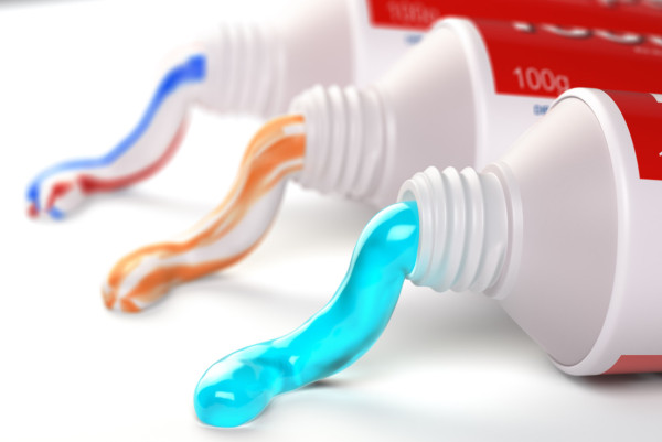美白牙齒步驟方法2：使用美白牙膏