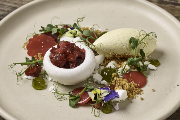 尖沙咀海景餐廳「Hue Dining」推出情人節套餐   和牛西冷／龍蝦／士多啤梨蛋白脆餅