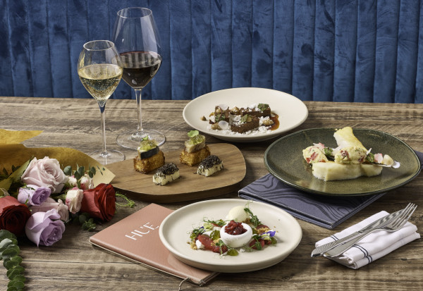 尖沙咀海景餐廳「Hue Dining」推出情人節套餐   和牛西冷／龍蝦／士多啤梨蛋白脆餅