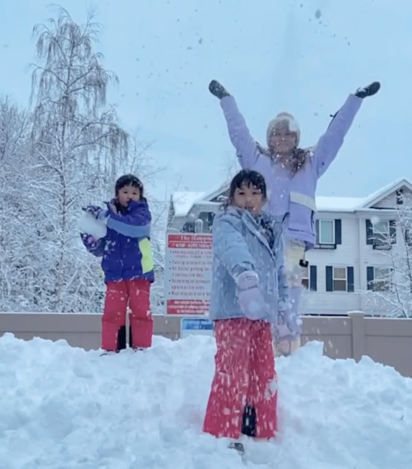 張嘉兒與女兒加拿大雪地享天倫樂 餅印囡囡玩雪玩足三日面珠紅卜卜 