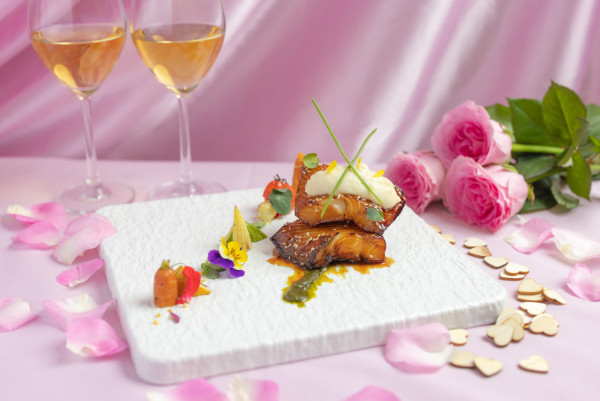 鰂魚涌西日料理餐廳「幸圓」推出情人節菜式   安格斯T骨牛扒／生蠔／三文魚籽燒汁比目魚／布朗尼／紅玫瑰特飲