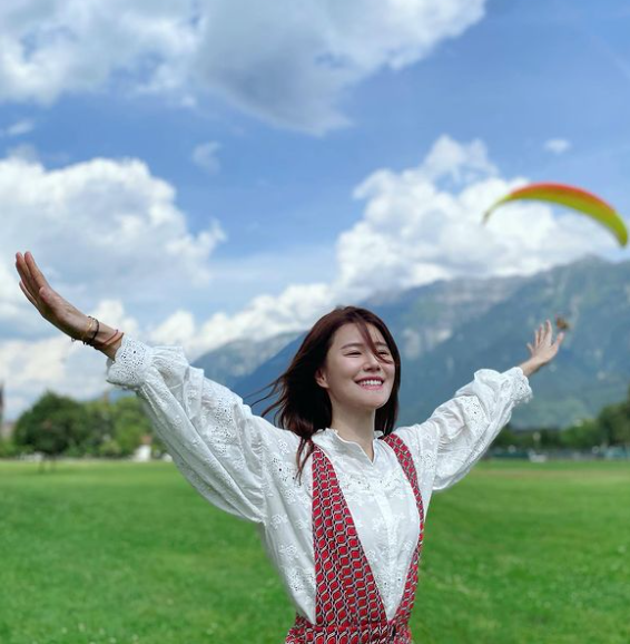 42歲黃翠如最新近照驚現牙籤腳！網民指「又瘦咗」曾被傳孕味濃 