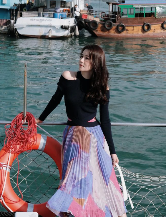 42歲黃翠如最新近照驚現牙籤腳！網民指「又瘦咗」曾被傳孕味濃 