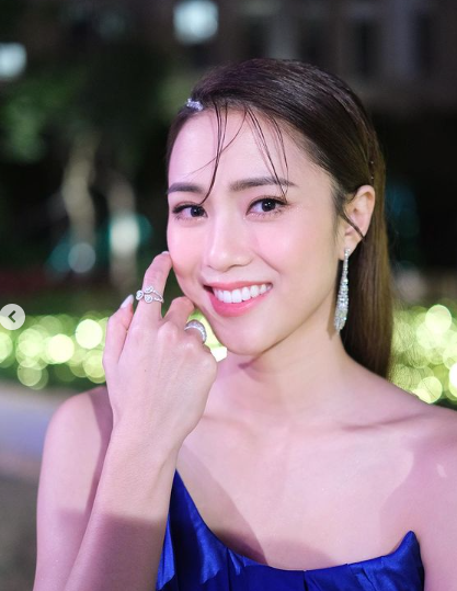 劉穎鏇現身澳門真實身形似巨人！腰線到粉絲心口晒44吋半長腿！ 