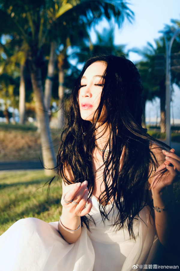 溫碧霞峇里島度假三點式晒身材！57歲容貌狀態令人驚訝！ 