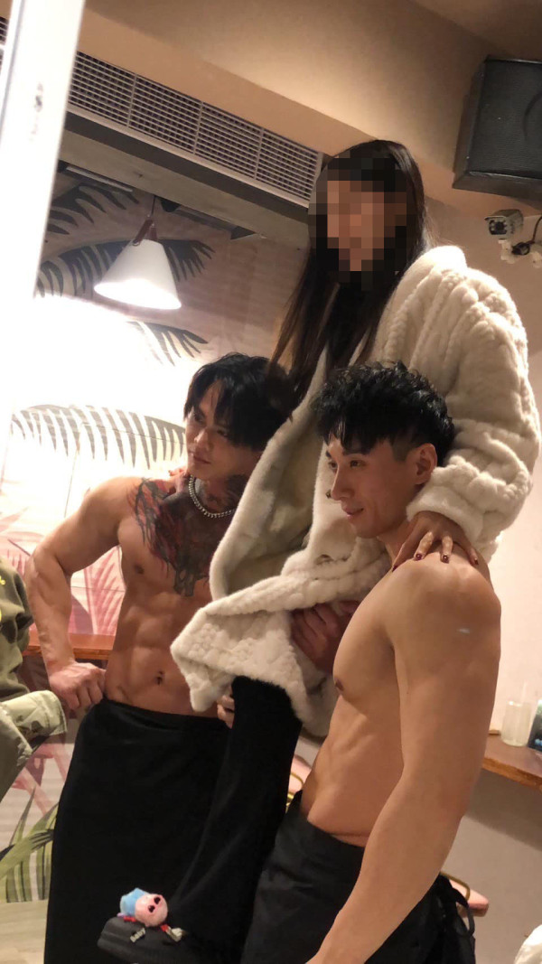 台北新開大隻猛男餐廳  抱抱合照都得！侍應撞樣男團成員 