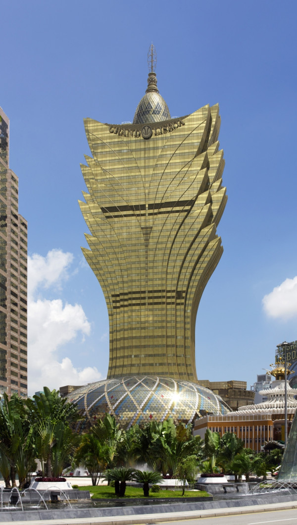 新葡京娛樂城的外形像一朵金花，相當搶眼。（圖片來源：新葡京官網）