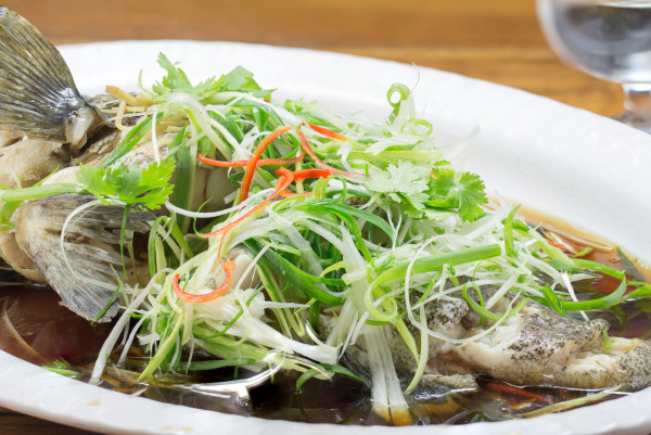 蒸魚方法嫩滑零腥味｜完美蒸魚時間+醃魚貼士　蒸魚後少做1步易腥