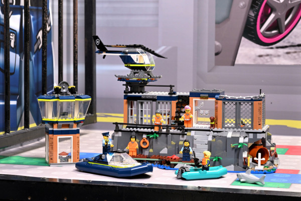 全港首個LEGO主題密室逃脫登場 45分鐘越獄計劃！還原LEGO CITY監獄島場景