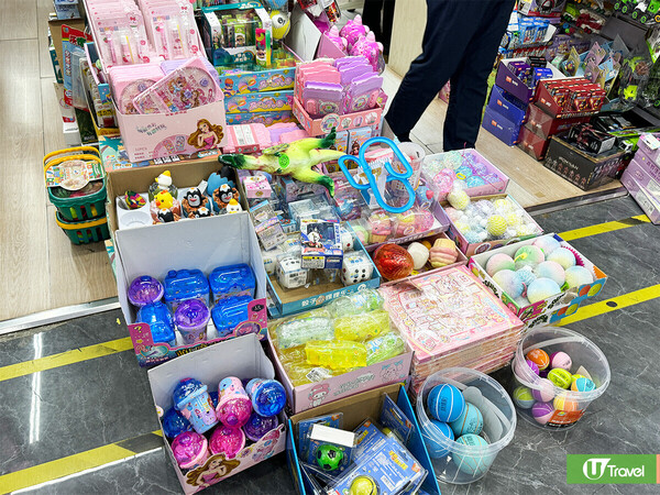 深圳筍崗文具玩具禮品城  樓高4層 辦年貨必去！批發價買書包/筆記簿/模型 