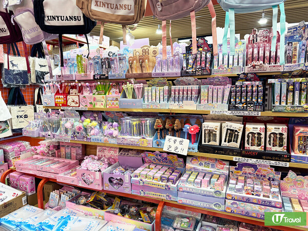 深圳筍崗文具玩具禮品城  樓高4層 辦年貨必去！批發價買書包/筆記簿/模型 