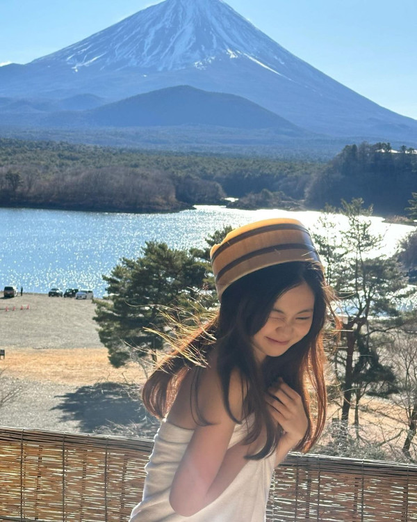 TVB御用學生妹區明妙晒富士山下出浴溫泉照  網民大讚白滑超性感！ 