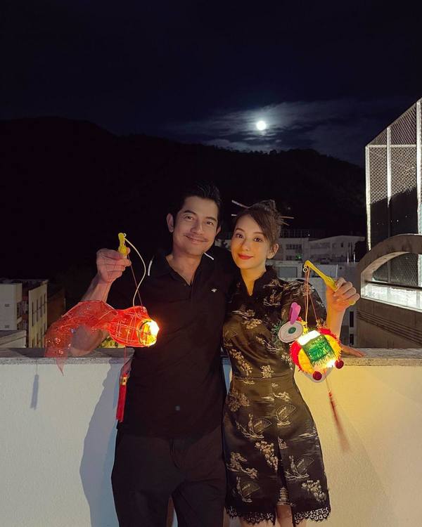 58歲郭富城內地宣傳顯疲態 落樓梯要人攙扶？  網友心痛：應該是病了 