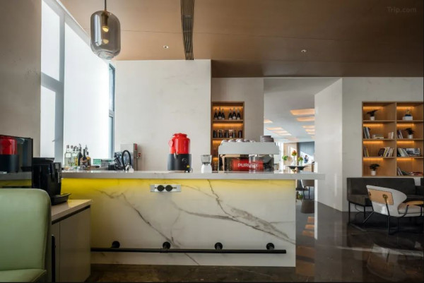 深圳憬居酒店｜地鐵直達全新彩虹色親子酒店！9大兒童主題房附波波池、攀爬網 