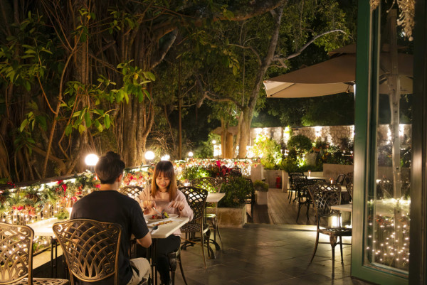 情人節撐精選枱腳熱點 肉肉豪華餐 / 復古圖書館餐廳 / 山頂紅磚屋拍拖