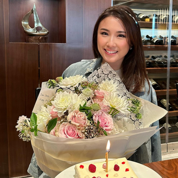 前港姐冠軍獲政府頒榮譽勳章成史上第一人 婚後淡出幕前積極發展慈善事業