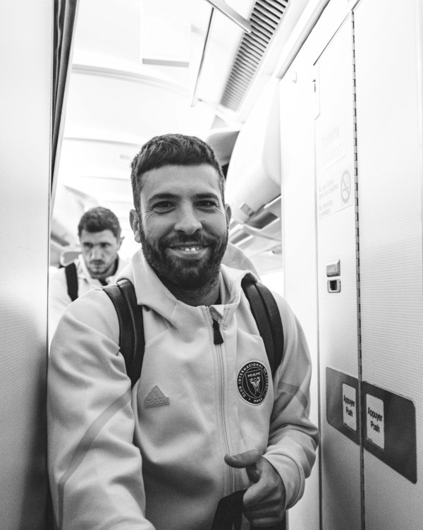 美斯深夜特意抽空只為見1人？仲送親筆簽名波鞋令人羨慕 