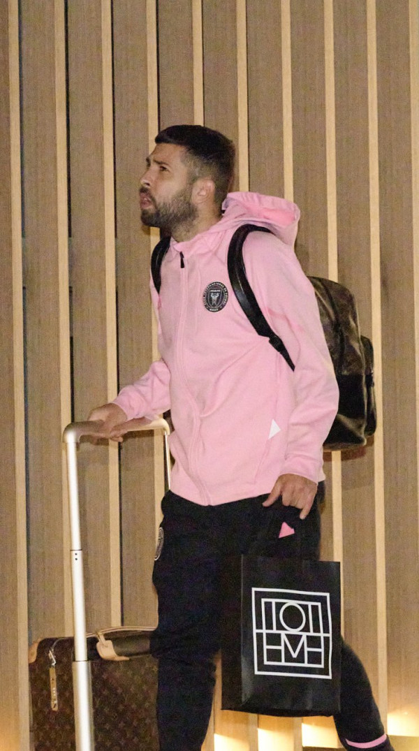 美斯深夜特意抽空只為見1人？仲送親筆簽名波鞋令人羨慕 