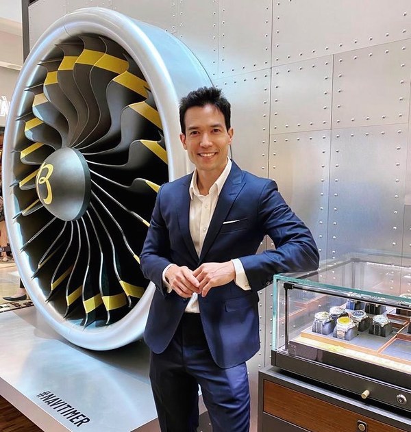 麥大力遊澳門一景點打卡自嘲 年初曾跌斷股骨 感激女友簡淑兒停工照顧