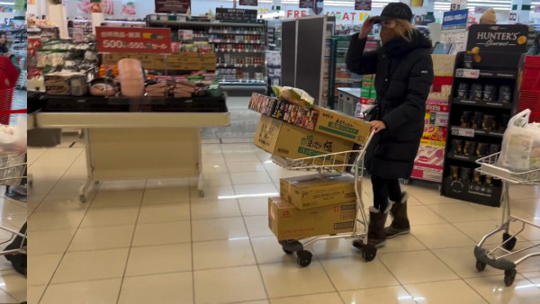 鄭秀文病癒相隔4年去旅行 因母急病 北海道九天遊變一日快閃 