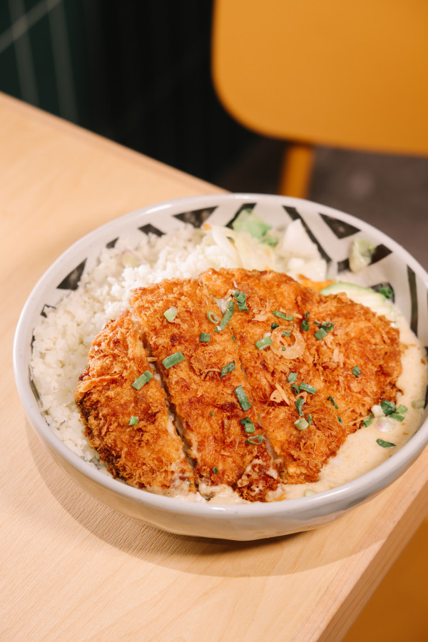 沙嗲王副線 白咖喱主題餐廳 必試新增漢堡扒滑蛋蓋飯 / 經典白咖喱香茅豬扒飯 