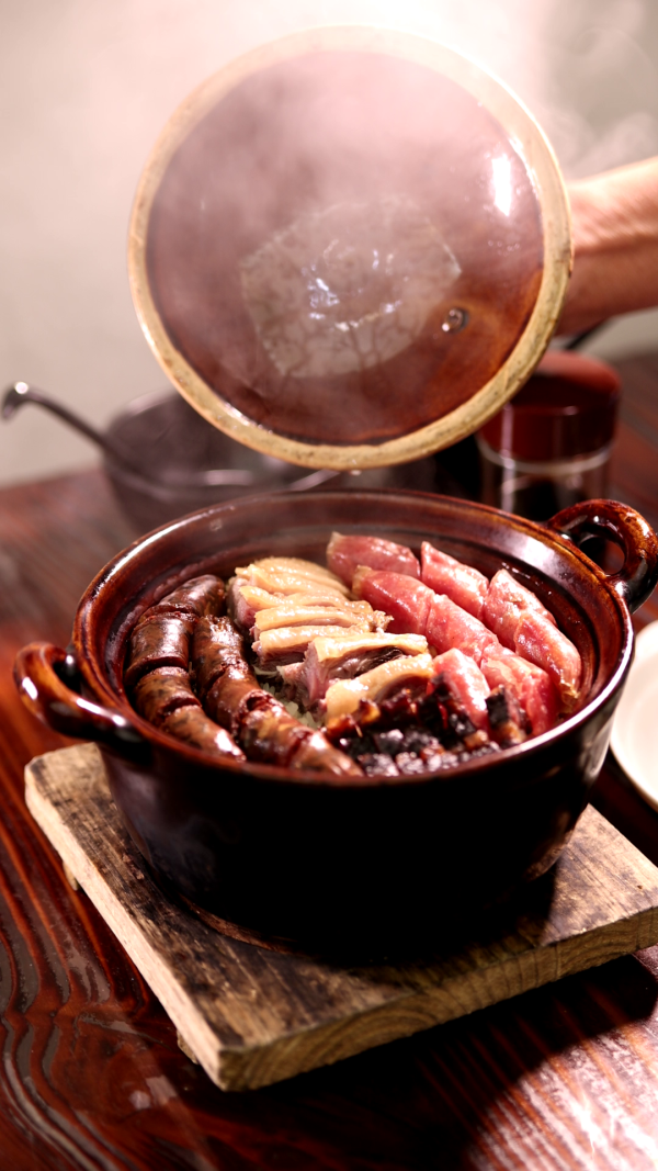 煲仔飯天花板！ 元朗車仔麵店最強出品 普洱茶煮香脆飯焦