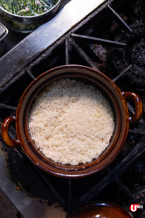 煲仔飯天花板！ 元朗車仔麵店最強出品 普洱茶煮香脆飯焦