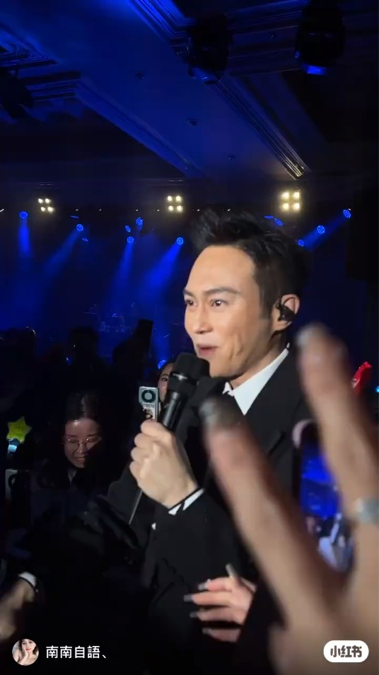 張智霖坐高鐵幫女乘客搬巨型行李 善心行為獲表揚上熱搜：又帥又穩 