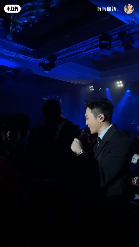 張智霖坐高鐵幫女乘客搬巨型行李 善心行為獲表揚上熱搜：又帥又穩 