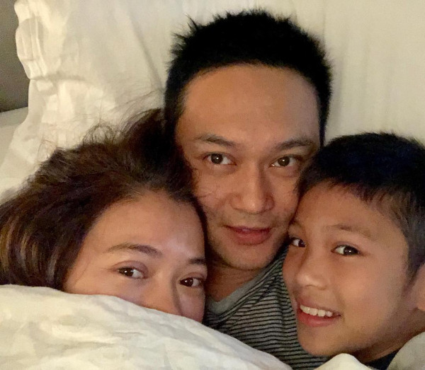 52歲張智霖澳門音樂會近距離與粉絲握手 嚇得驚魂失色面露難受