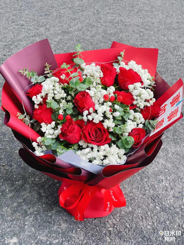 深圳代購情人節花束興起  99枝玫瑰花只需9比香港平一半！ 