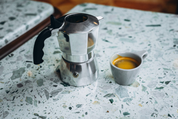 炮台山新開休閒風意式Cafe「Coffeelin」   忌廉包／烤八爪魚鬚／燴雞／蛋幼麵／雞尾酒