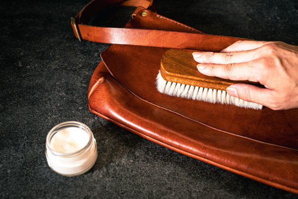 手袋保養方法工具2：手袋皮革保養油