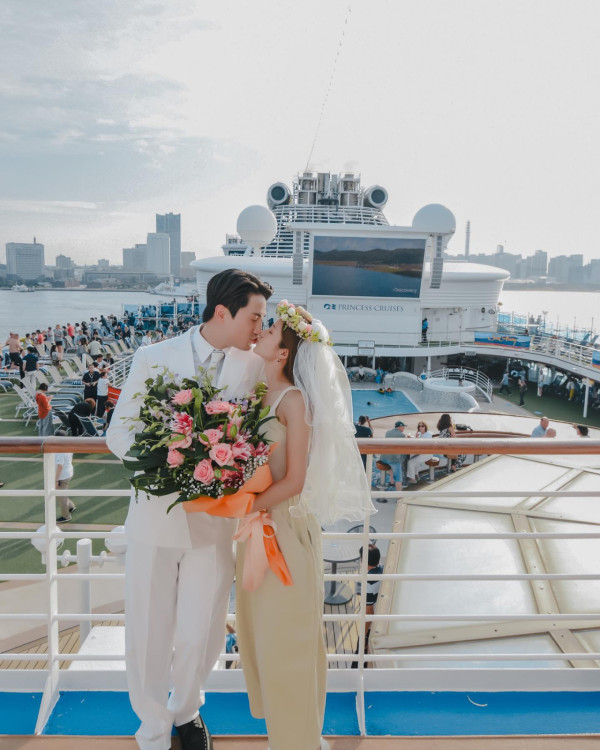 郭子豪鄧卓殷拍拖4年正式宣布訂婚 郭子豪鄧卓殷拍拖4年正式宣布訂婚