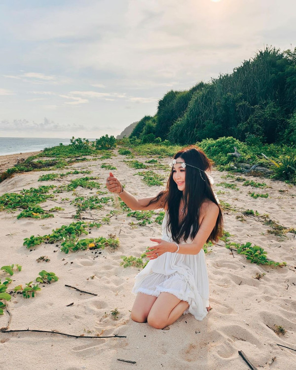 57歲美魔女曬火辣泳衣峇里過年 富商老公豪送7位數名錶做情人節禮物 