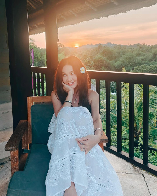 57歲美魔女曬火辣泳衣峇里過年 富商老公豪送7位數名錶做情人節禮物 