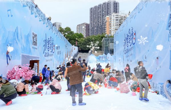 深圳冰雪節2024開鑼！戶外真雪場／10米長雪滑梯／3.5米高巨型雪人 