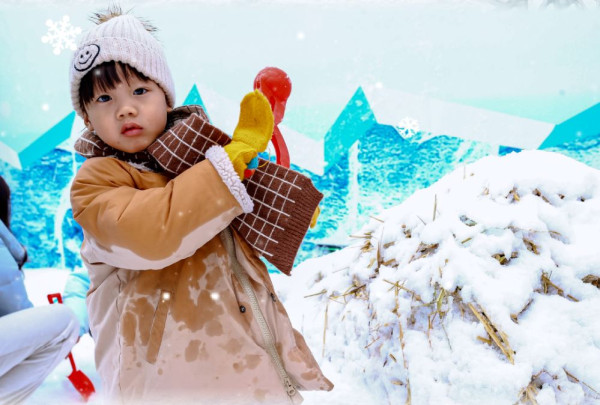 深圳冰雪節2024開鑼！戶外真雪場／10米長雪滑梯／3.5米高巨型雪人 