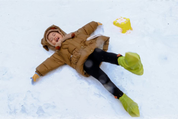 深圳冰雪節2024開鑼！戶外真雪場／10米長雪滑梯／3.5米高巨型雪人 