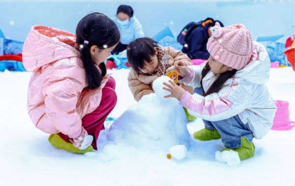 深圳冰雪節2024開鑼！戶外真雪場／10米長雪滑梯／3.5米高巨型雪人 