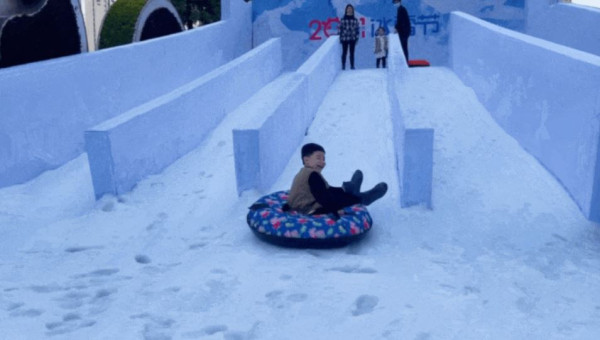深圳冰雪節2024開鑼！戶外真雪場／10米長雪滑梯／3.5米高巨型雪人 