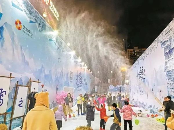 深圳冰雪節2024開鑼！戶外真雪場／10米長雪滑梯／3.5米高巨型雪人 