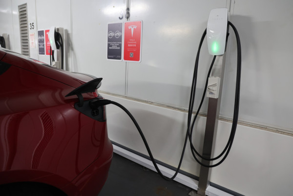 Tesla超級充電減價 最平低至$1.85/kWh 同時延長非繁忙時段