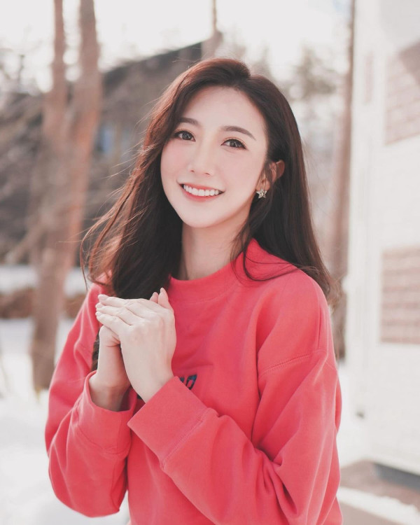 何依婷結婚一周年峇里結婚片段曝光！ 罕曬富二代老公正面相：期待我們一起變老 