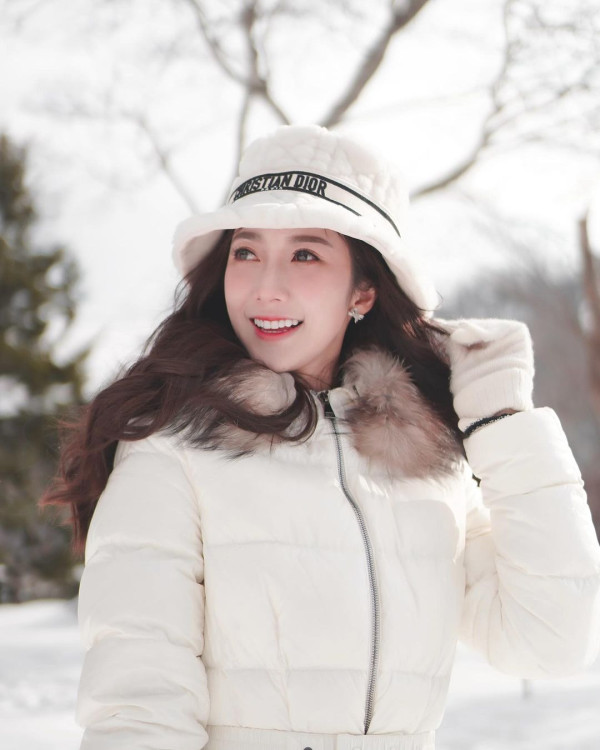 何依婷結婚一周年峇里結婚片段曝光！ 罕曬富二代老公正面相：期待我們一起變老 