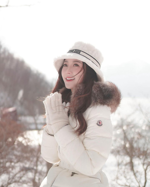 何依婷結婚一周年峇里結婚片段曝光！ 罕曬富二代老公正面相：期待我們一起變老 