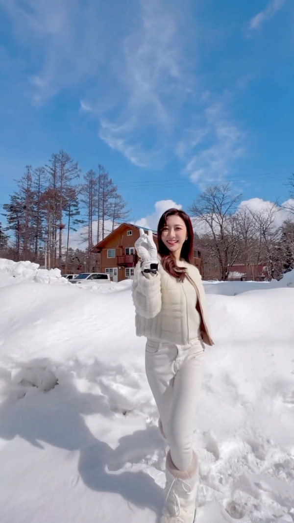 何依婷結婚一周年峇里結婚片段曝光！ 罕曬富二代老公正面相：期待我們一起變老 