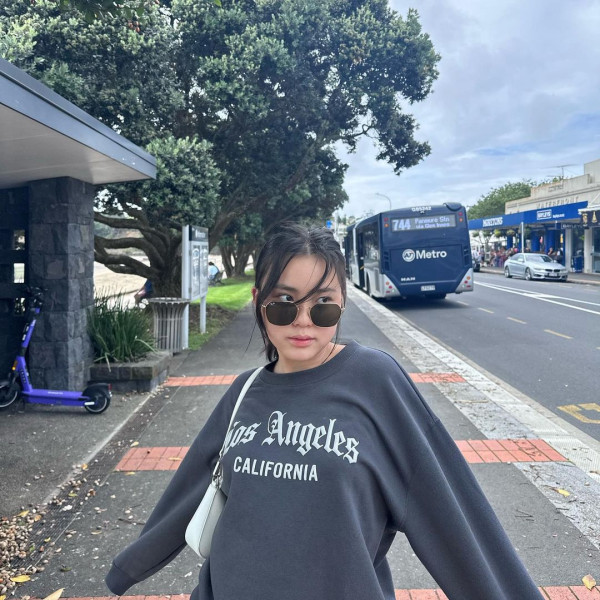 17歲「聲夢小花」大個女做學神！新年考車牌 淡定遊走新西蘭 