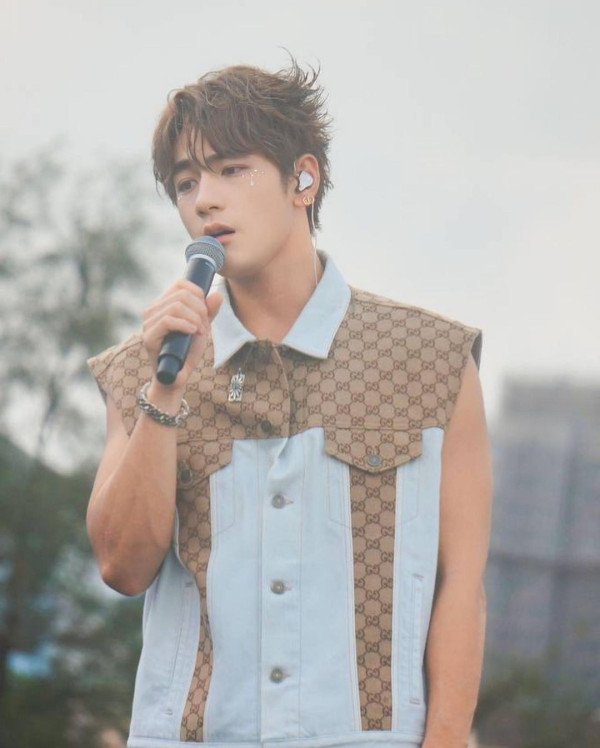 巴黎時裝周｜魏浚笙Jeffrey化身粉絲與各地男神集郵 被韓國巨星孔劉搭膊合照勁緊張 