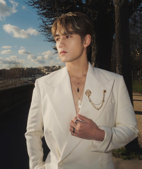 巴黎時裝周｜魏浚笙Jeffrey化身粉絲與各地男神集郵 被韓國巨星孔劉搭膊合照勁緊張 